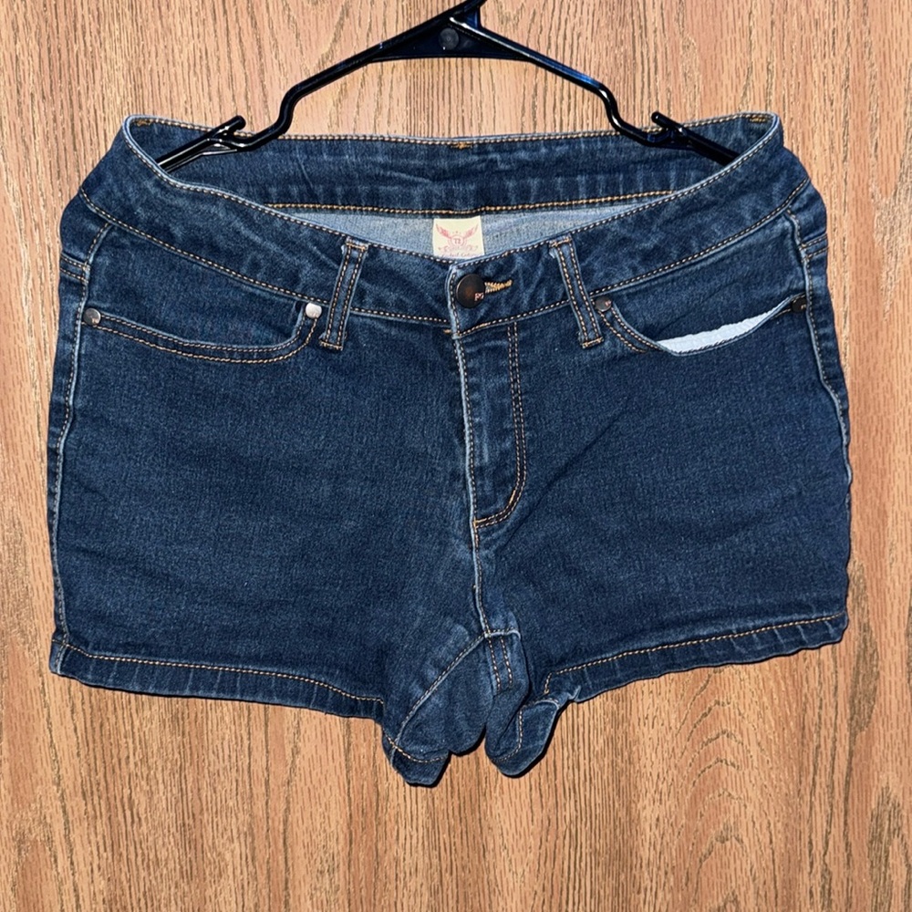 Jeans shorts
Faded glory

Size 8